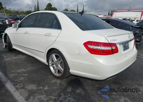 2013 Mercedes-Benz E 350 z USA, uszkodzony, nr VIN WDDHF5KB5DA673451